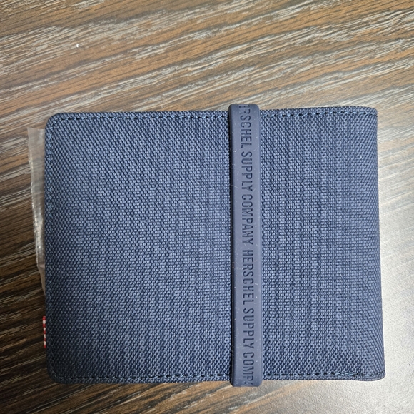NEW Stylish Herschel Navy Tan Wallet  bi-fold with elastic band makes great gift - Picture 5 of 7